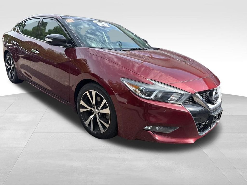 Used 2017 Red Nissan Platinum image 4