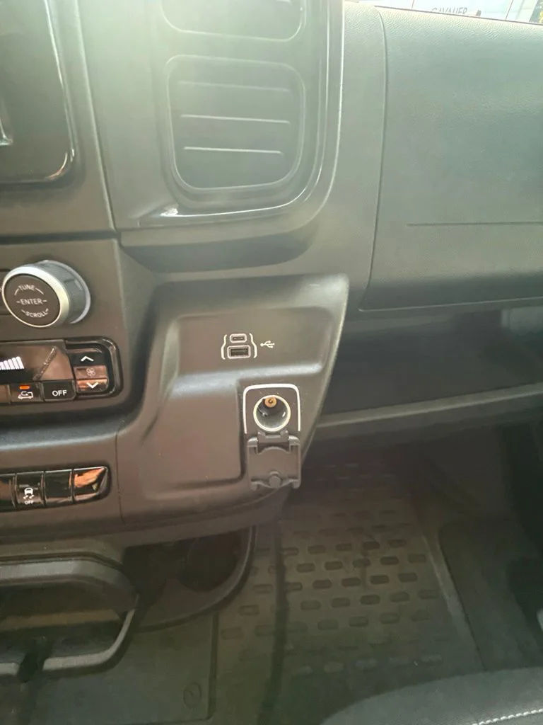 Used 2025 White Ram Base image 24
