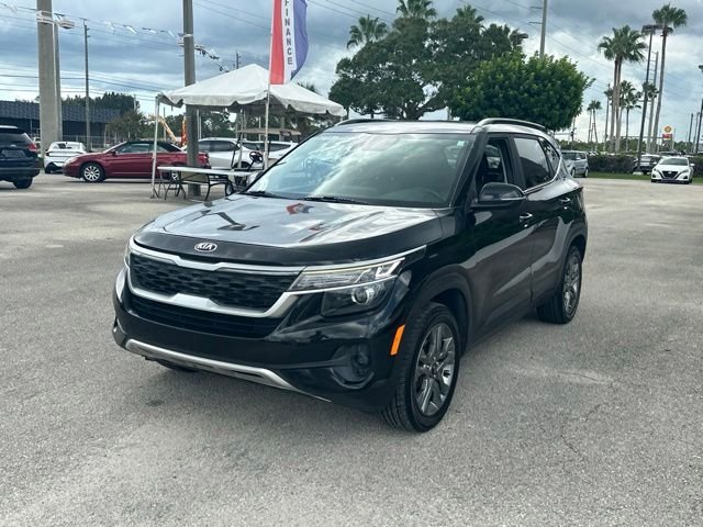 Used 2021 Kia Seltos S with VIN KNDEU2AA9M7100429 for sale in Stuart, FL