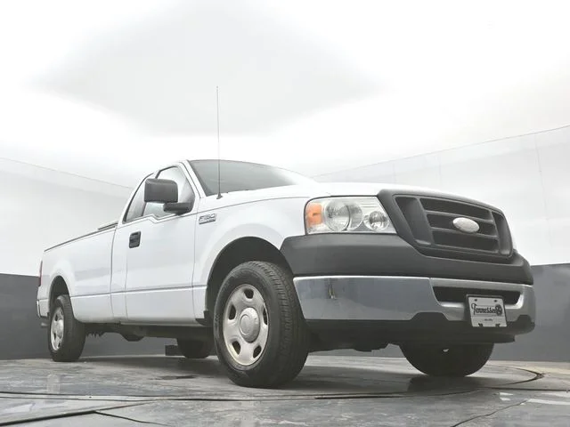 Used 2007 White Ford  image 36