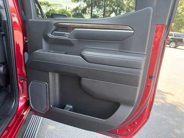Used 2023 VOLCANIC RED TINTCOAT GMC Elevation image 16