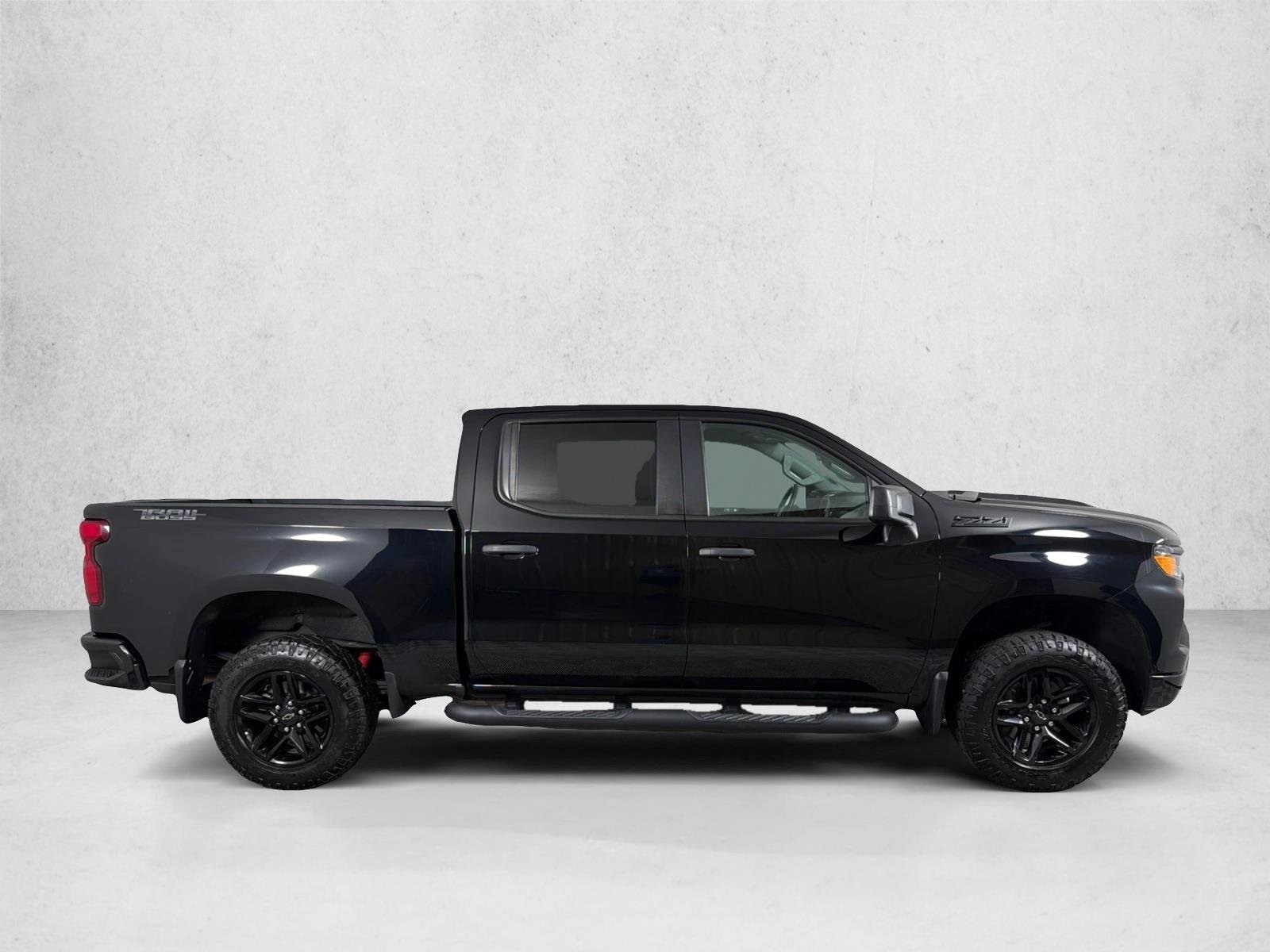 Used 2023 Black CHEVROLET  image 2