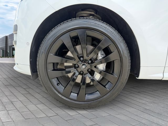 Certified Used 2025 White Land Rover Dynamic SE image 9