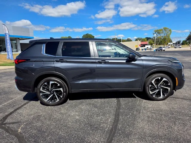 2024 Mitsubishi Outlander SE - Photo 17