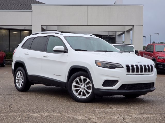 Used 2020 Bright White Clearcoat Jeep Latitude image 2