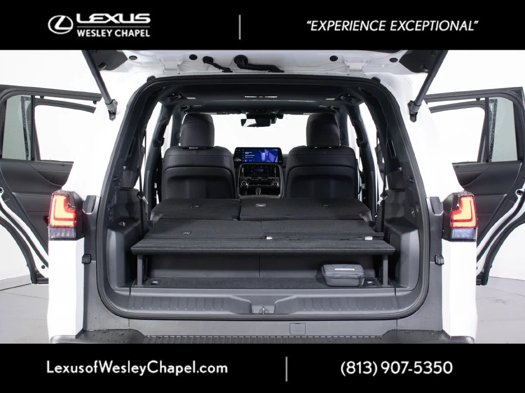 New 2026 Eminent White Pearl Lexus LX 700h LUXURY image 19