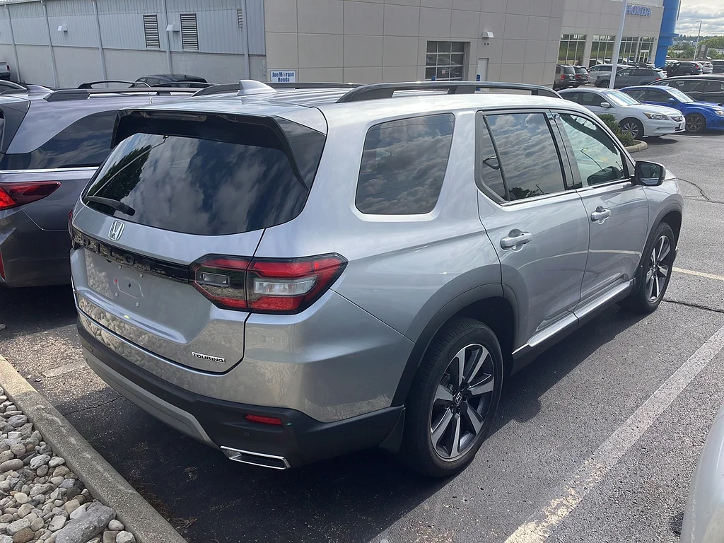 Certified Used 2024 Lunar Silver Metallic Honda Touring image 8