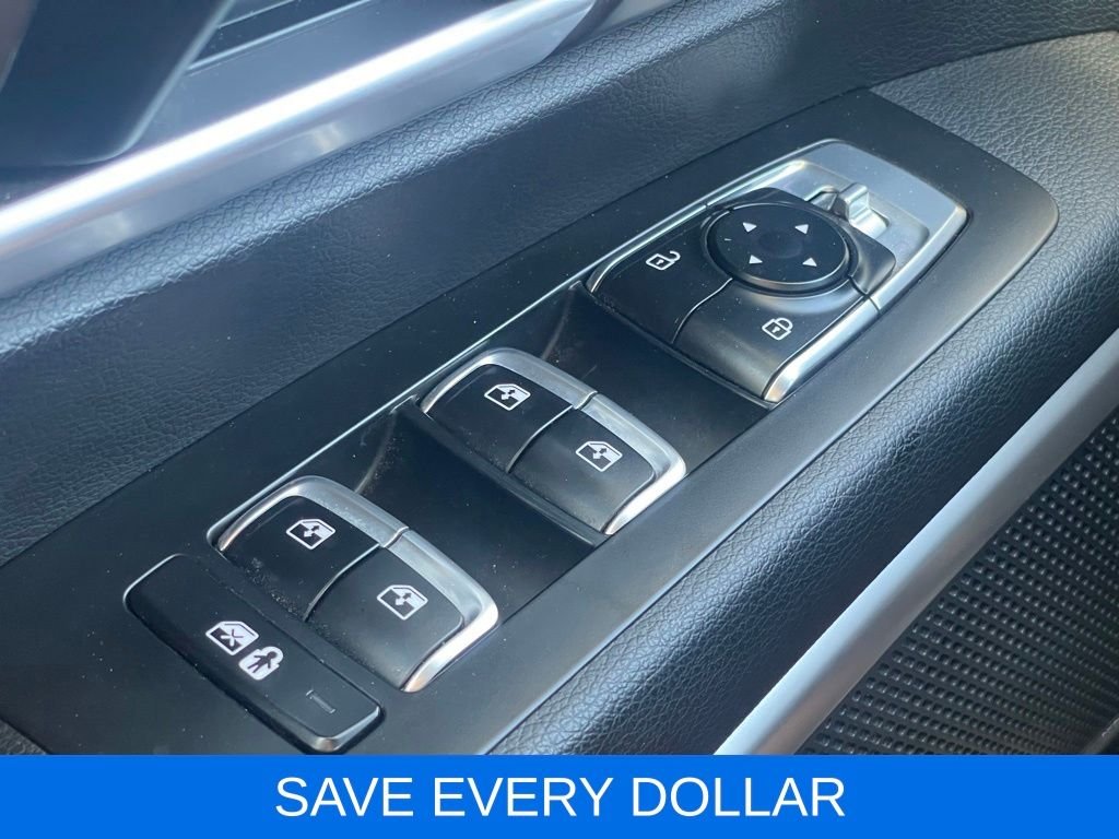 Used 2023 White Kia S image 19