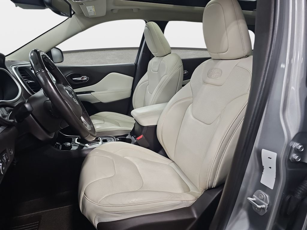 Used 2017 Silver Jeep Overland image 17