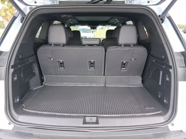 2026 GMC Acadia AT4 - Photo 7