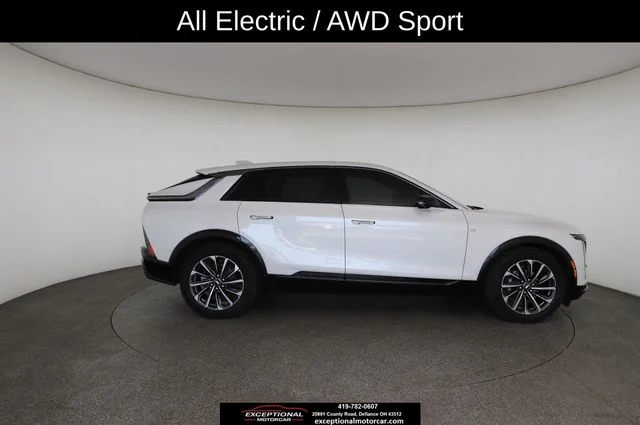 Used 2024 White Cadillac Sport image 23