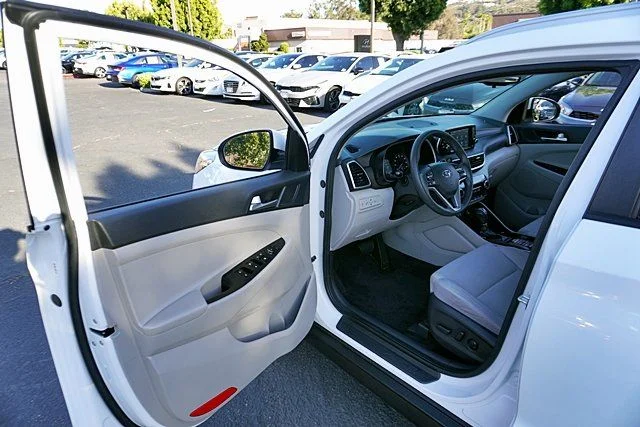 Used 2019 White Hyundai Value image 35