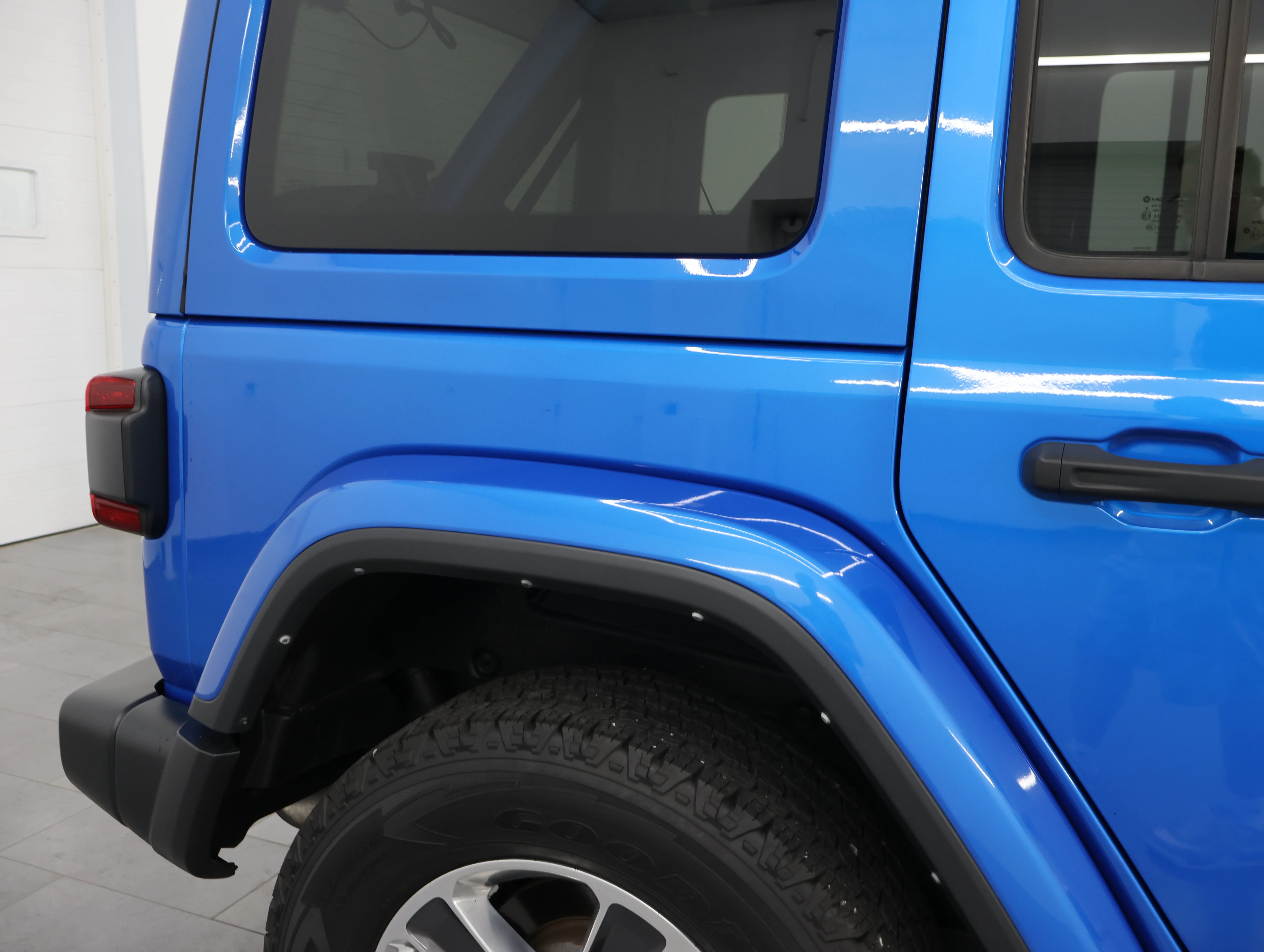 Used 2022 Hydro Blue Pearlcoat Jeep Unlimited Sahara image 23