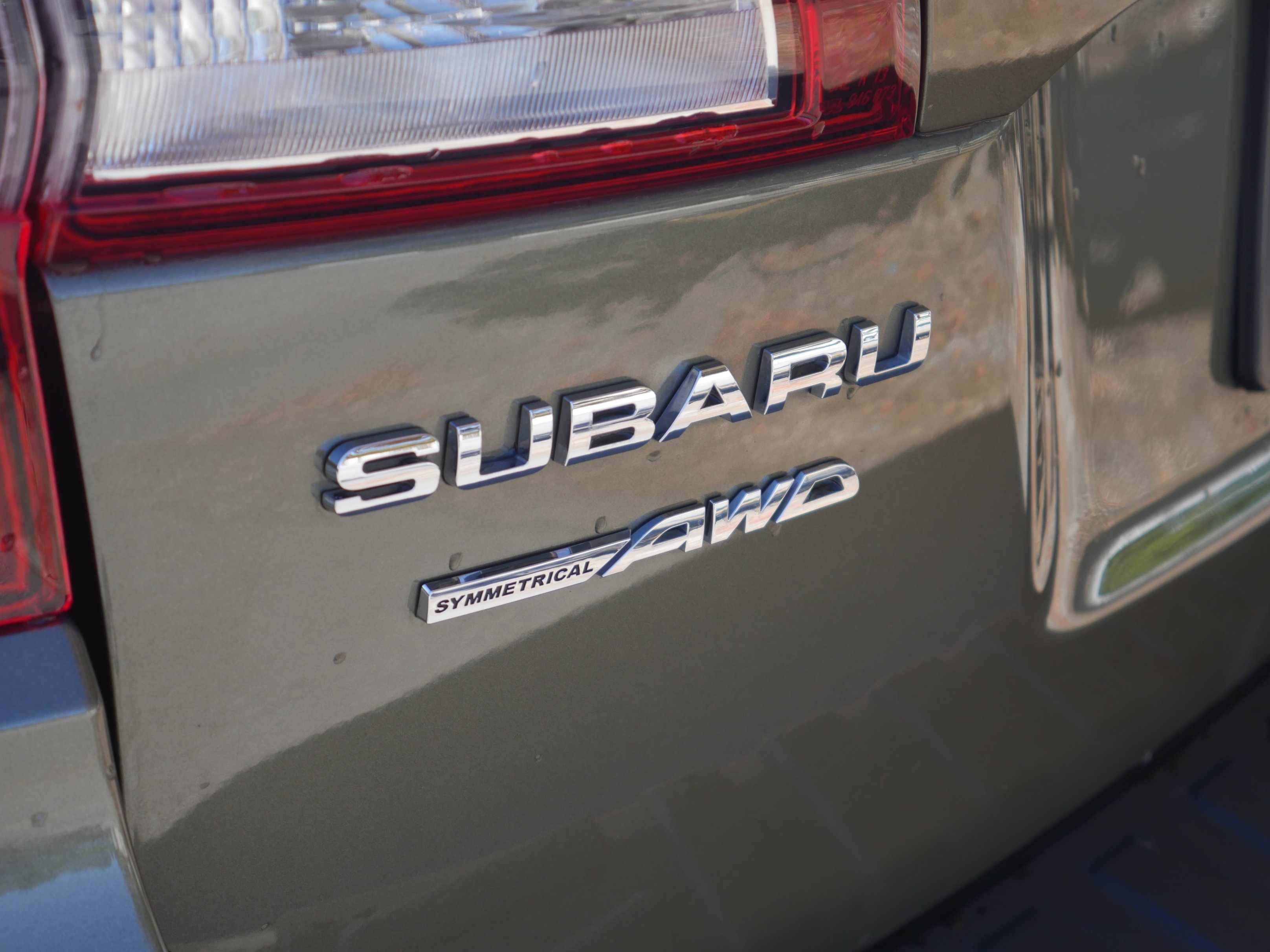 Used 2016 Wilderness Green Metallic Subaru 2.5i Premium image 8