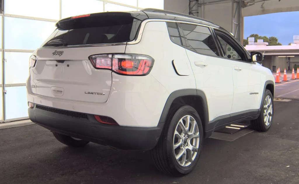 Used 2025 White Jeep Limited image 2