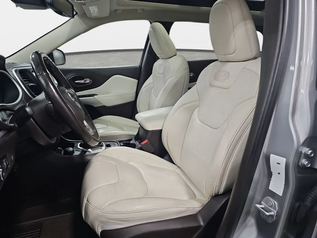 Used 2017 Silver Jeep Overland image 17