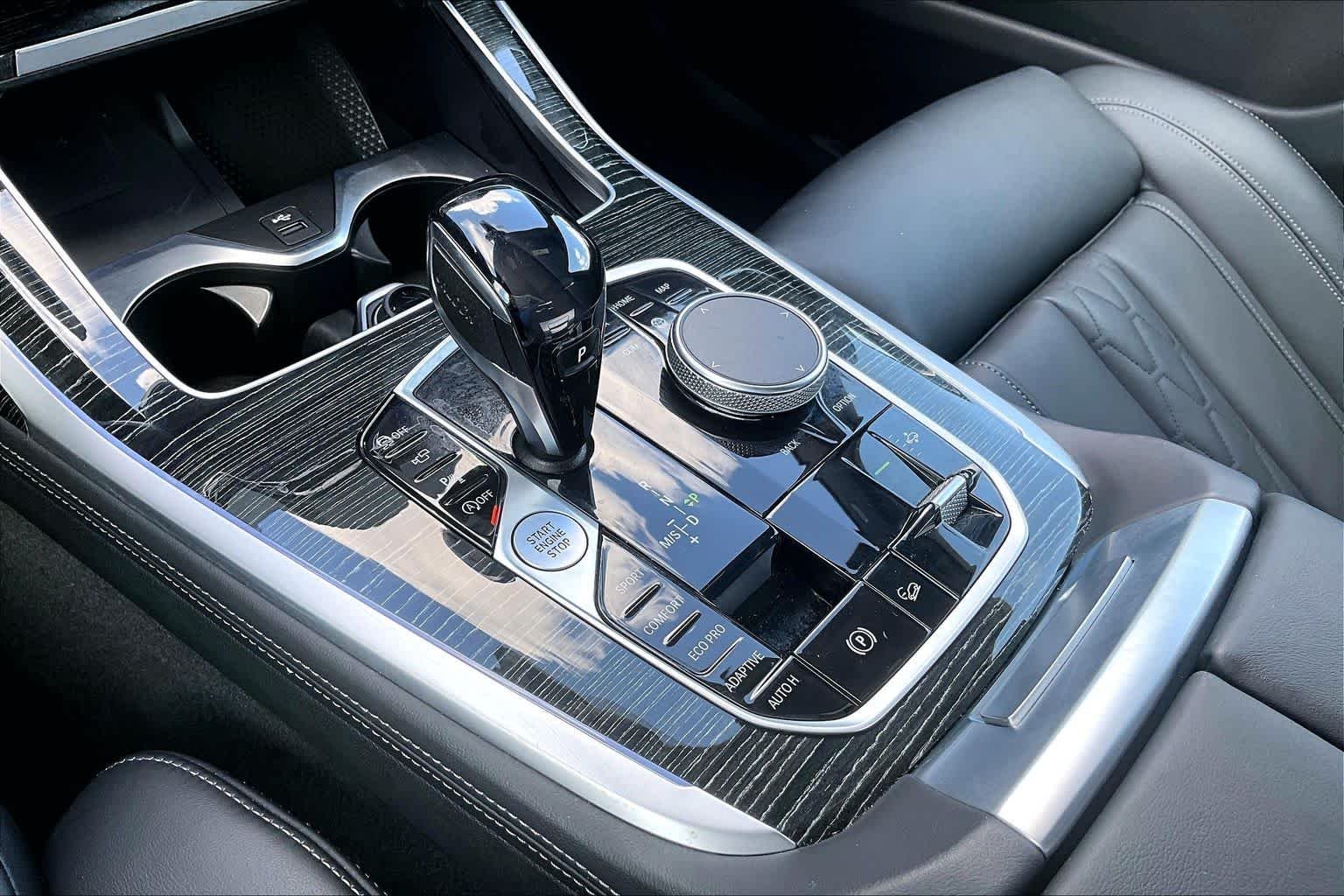 Used 2022 Alpine White BMW M50i image 15