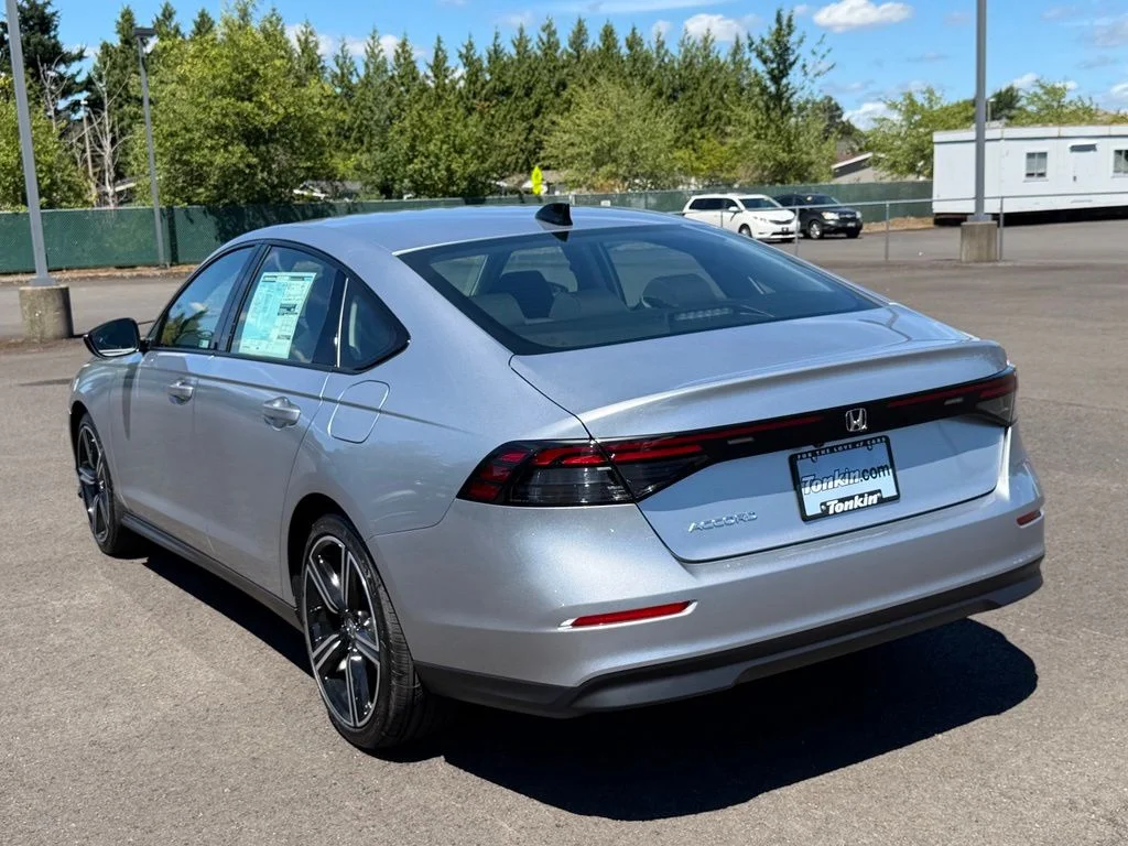 New 2026 Solar Silver Metallic Honda SE image 6