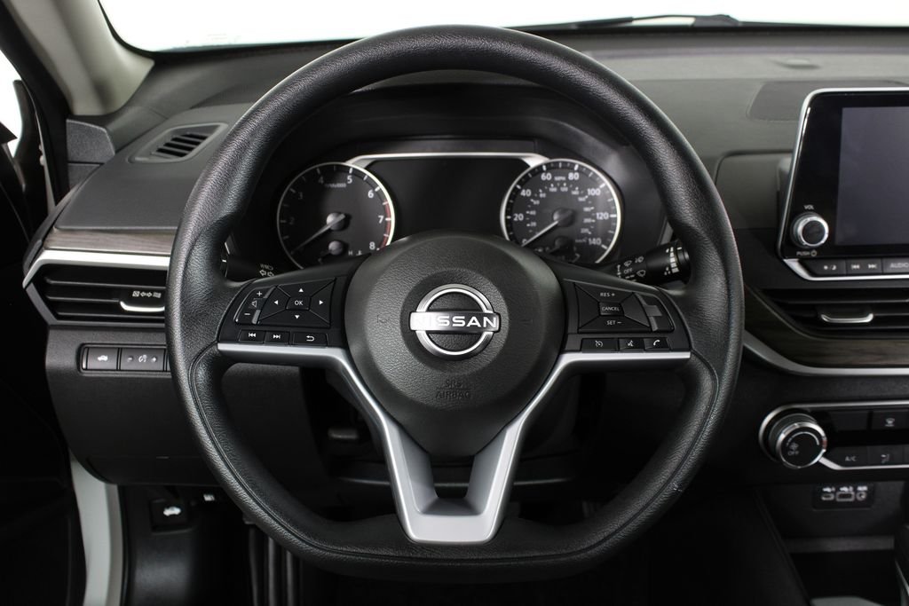 Used 2025 White Nissan 2.5 SV image 21