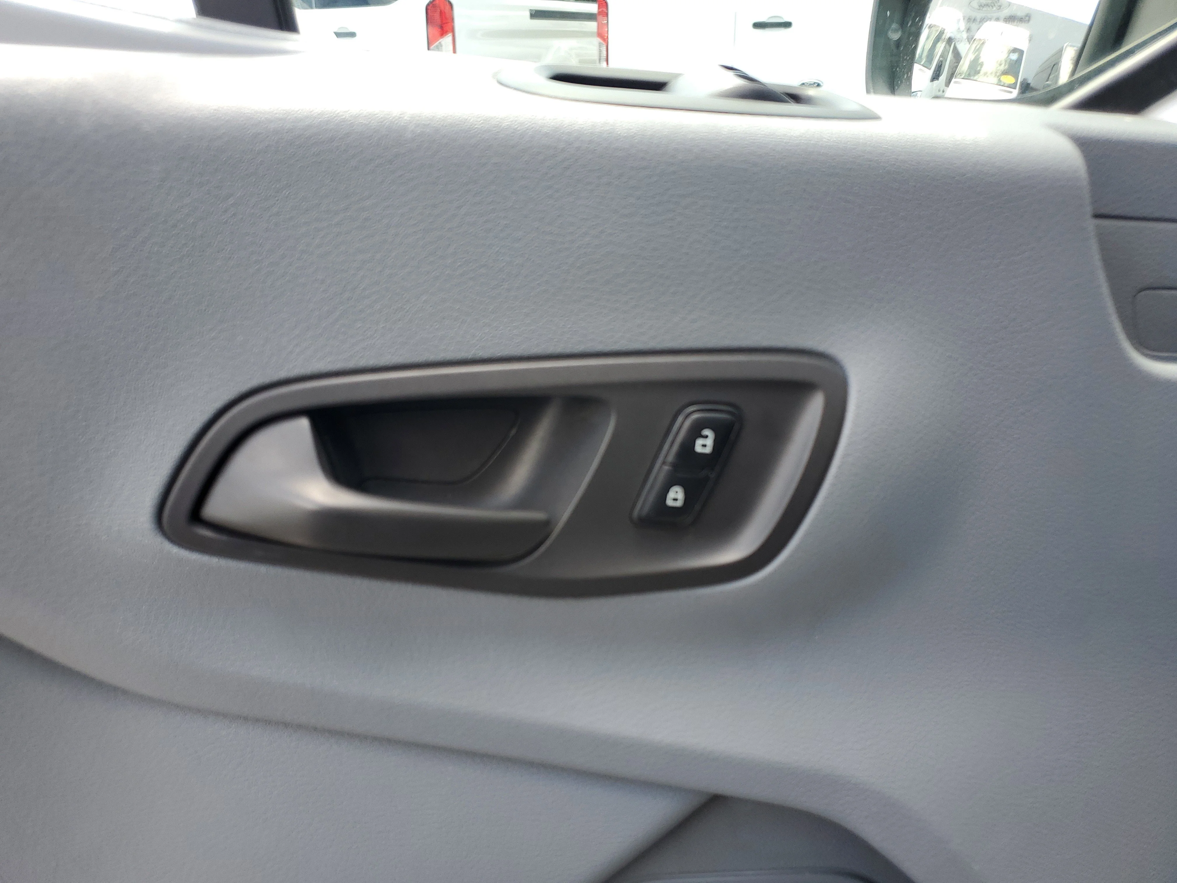 2015 Ford Transit XLT - Photo 14