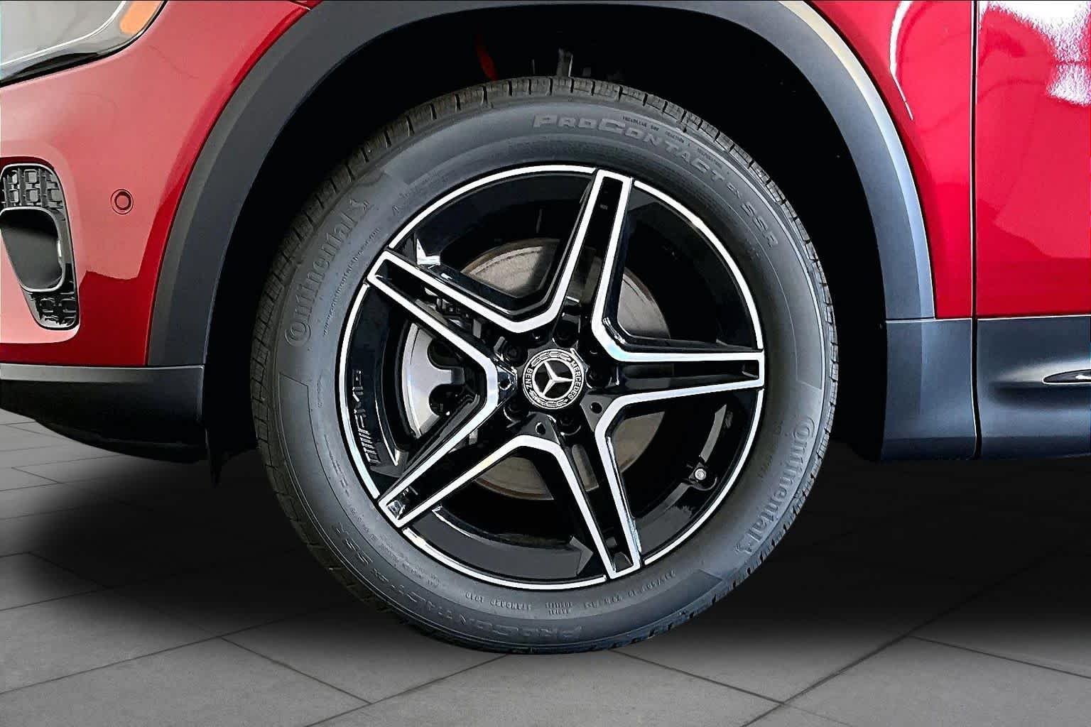 New 2026 MANUFAKTUR Patagonia Red Metallic Mercedes-Benz GLB 250 image 17