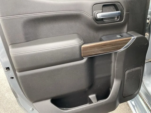 Used 2019 Gray Chevrolet RST image 28