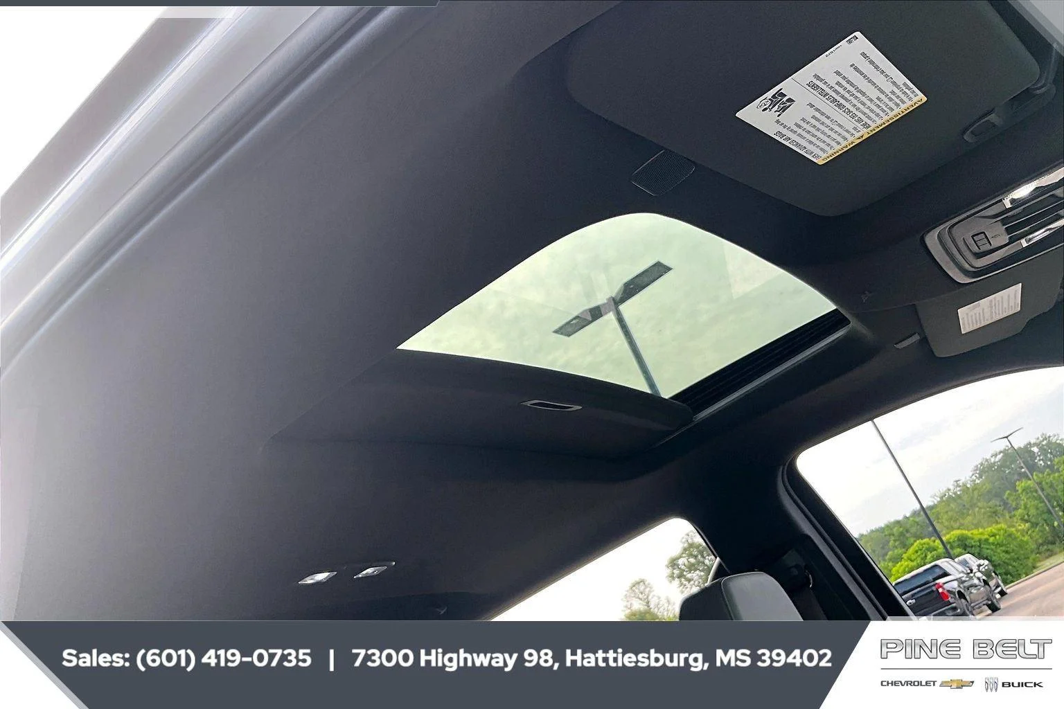 Used 2022 Summit White Chevrolet LTZ image 16