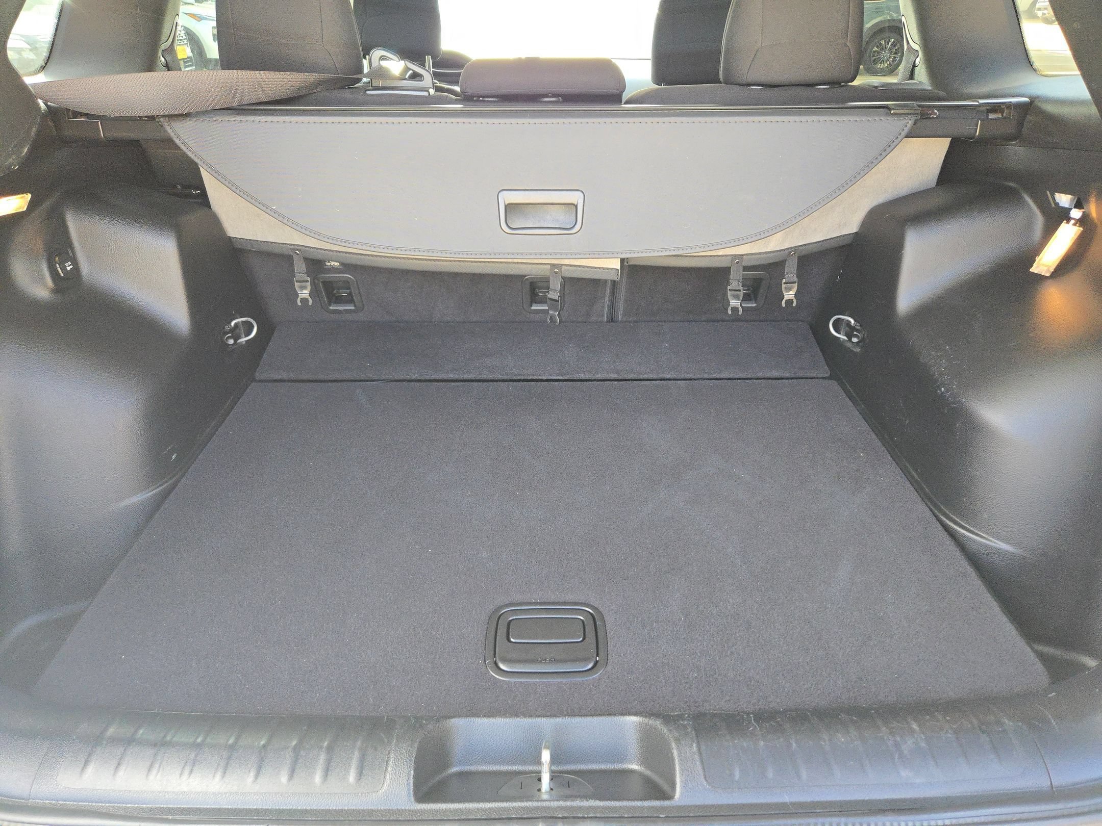 Used 2019 Diamond Black Crystal Pearlcoat Jeep Latitude image 25