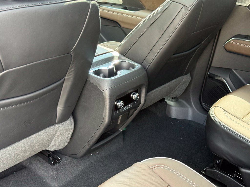 2027 GMC Acadia Denali Ultimate - Photo 22