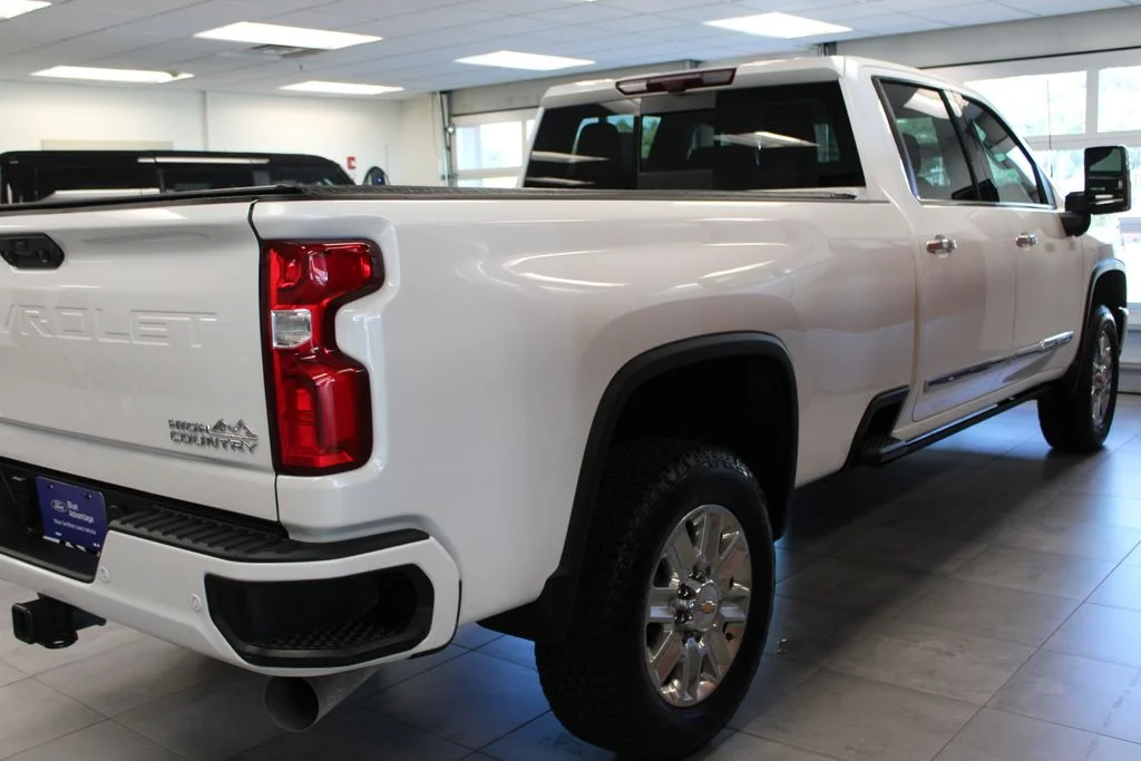 Certified Used 2024 Iridescent Pearl Tricoat Chevrolet High Country image 5