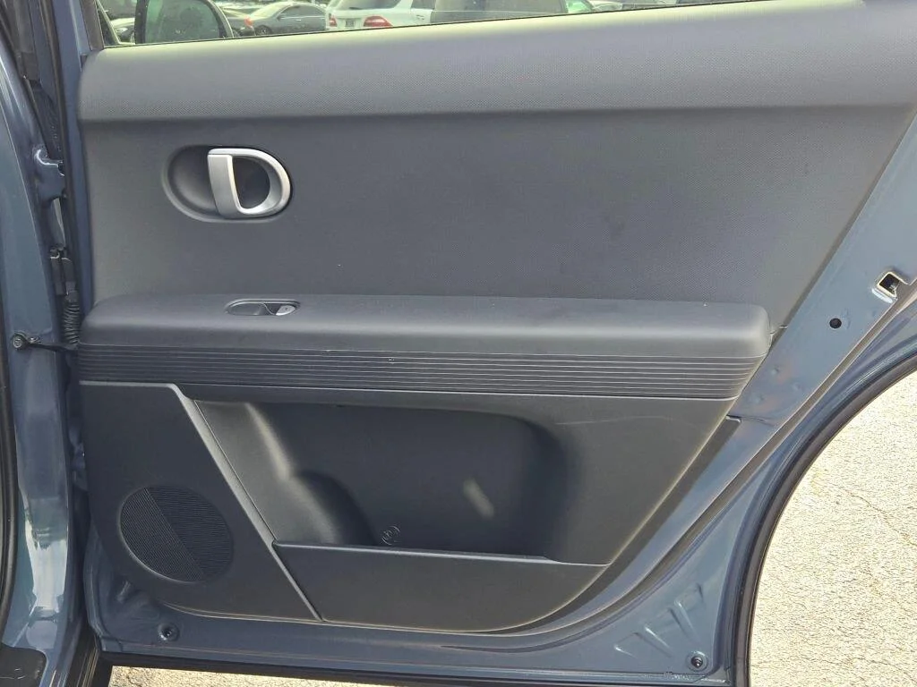 Used 2024 Digital Teal Hyundai SEL image 9