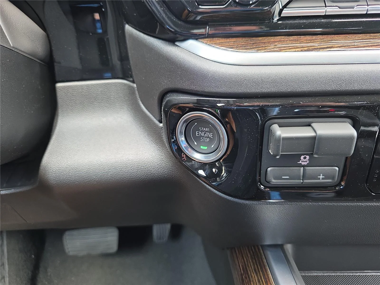 New 2026 Sterling Metallic GMC Elevation image 22