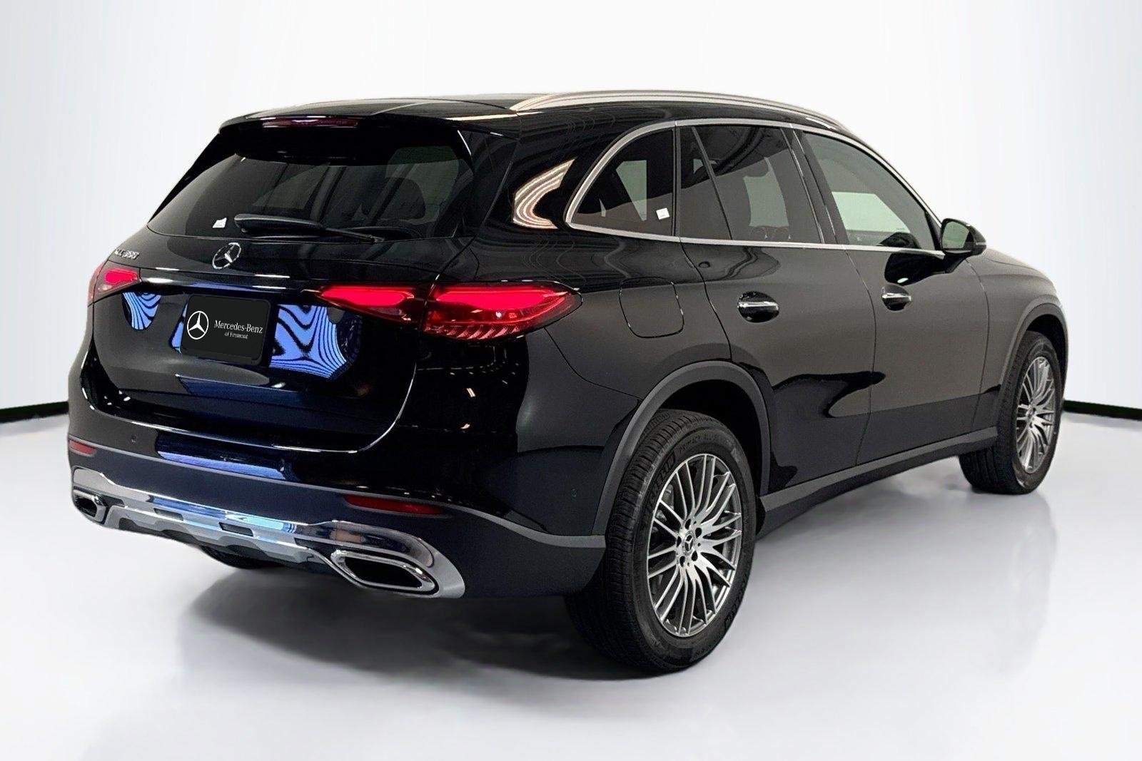 New 2026 Black Mercedes-Benz GLC 300 image 5
