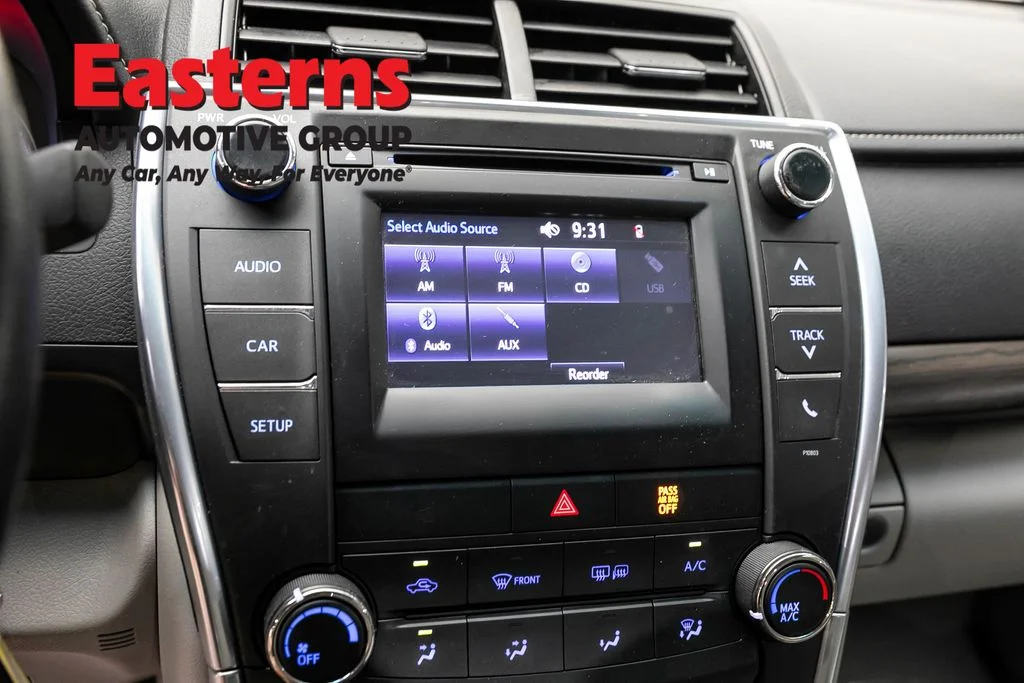 Used 2015 Silver Toyota LE image 18