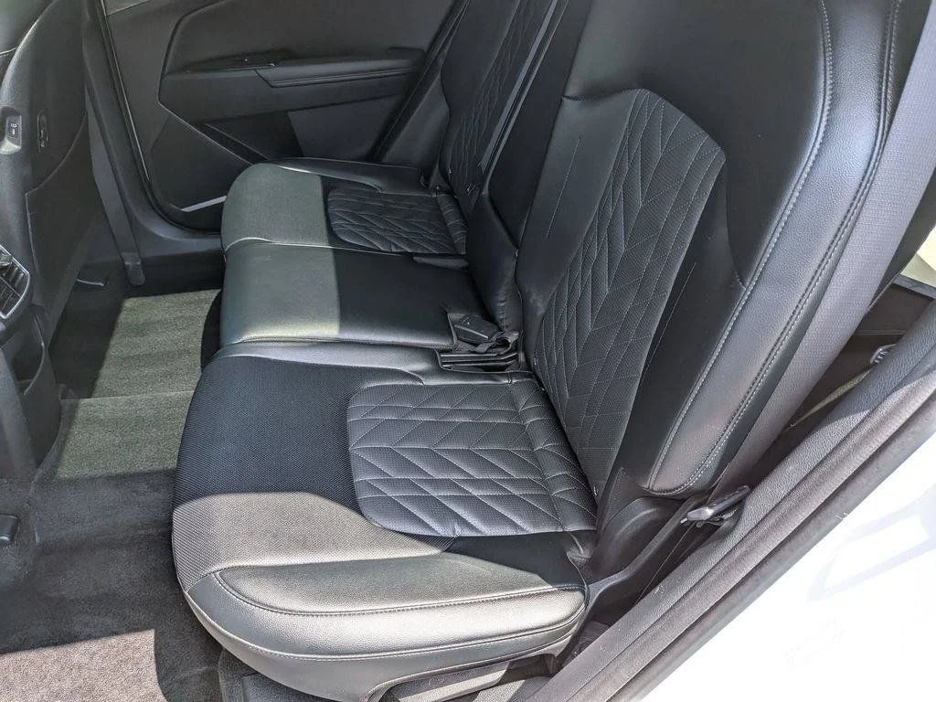 Used 2023 White Kia X-Line image 24