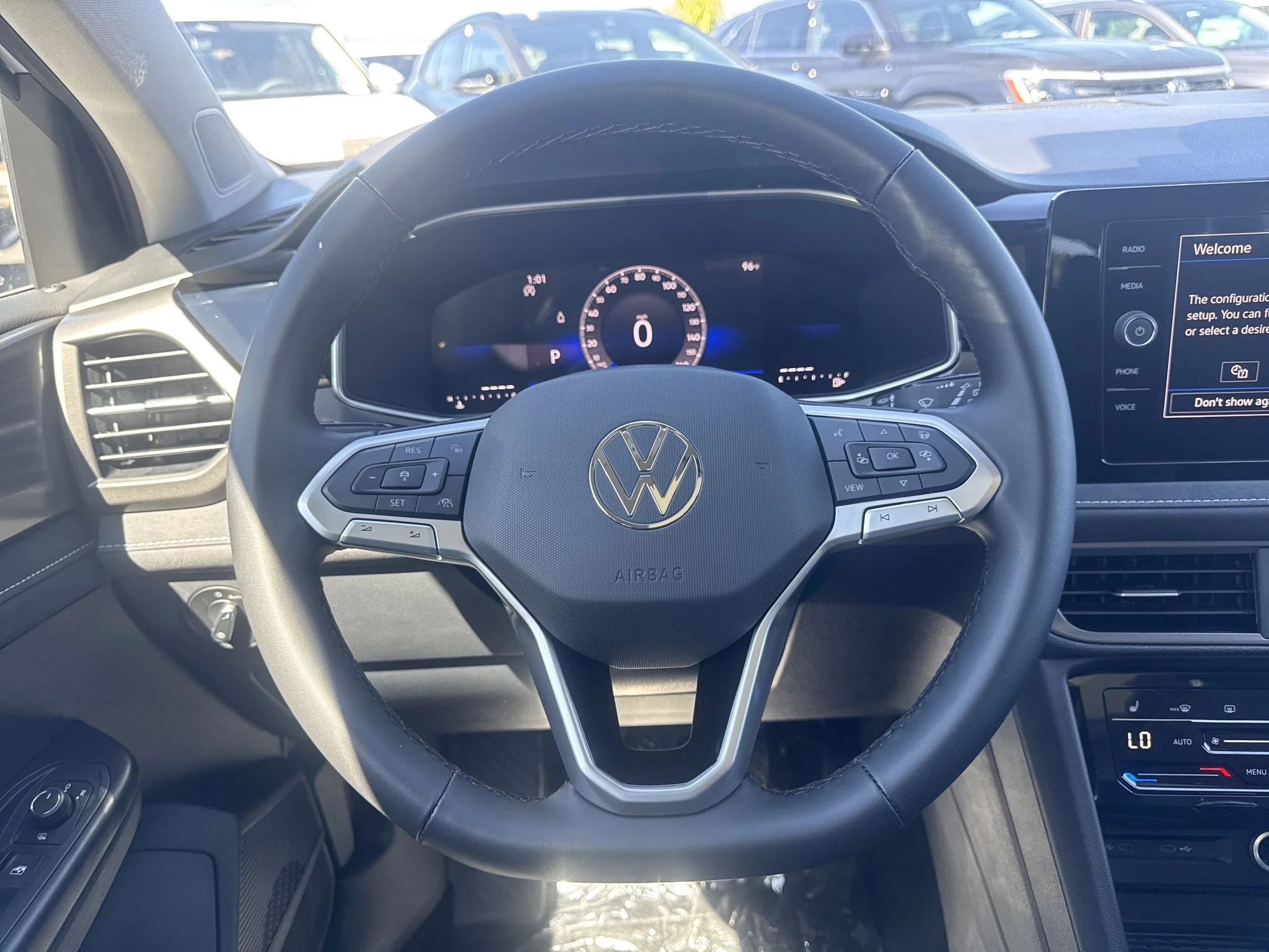 New 2027 Monument Gray w/Deep Black Roof Volkswagen SE Black image 18
