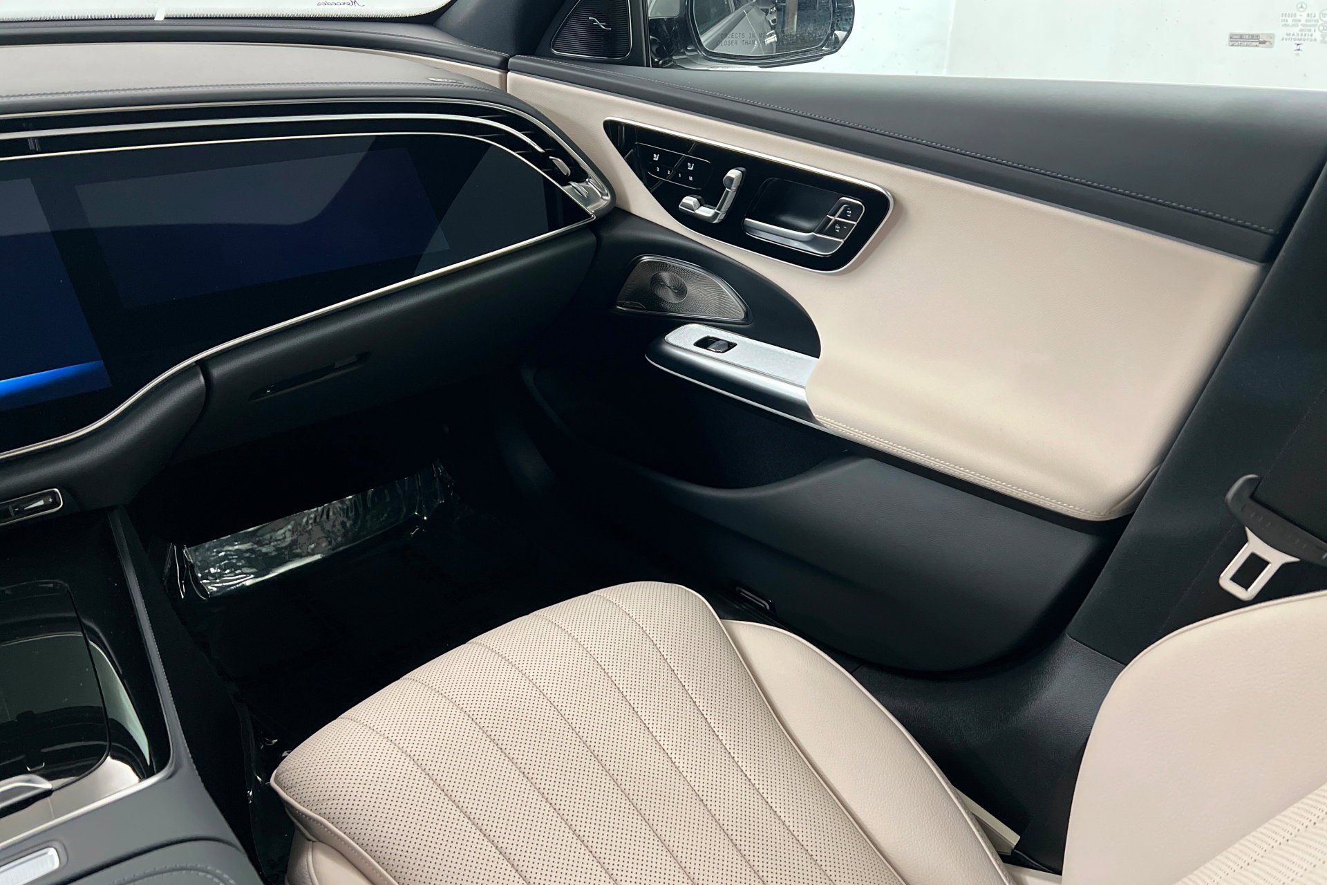 New 2026 MANUFAKTUR Alpine Grey Mercedes-Benz E 350 image 35