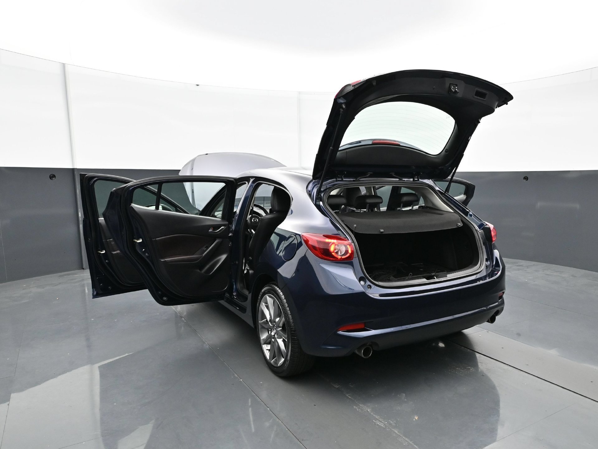 Used 2018 Deep Crystal Blue Mica Mazda Grand Touring image 37
