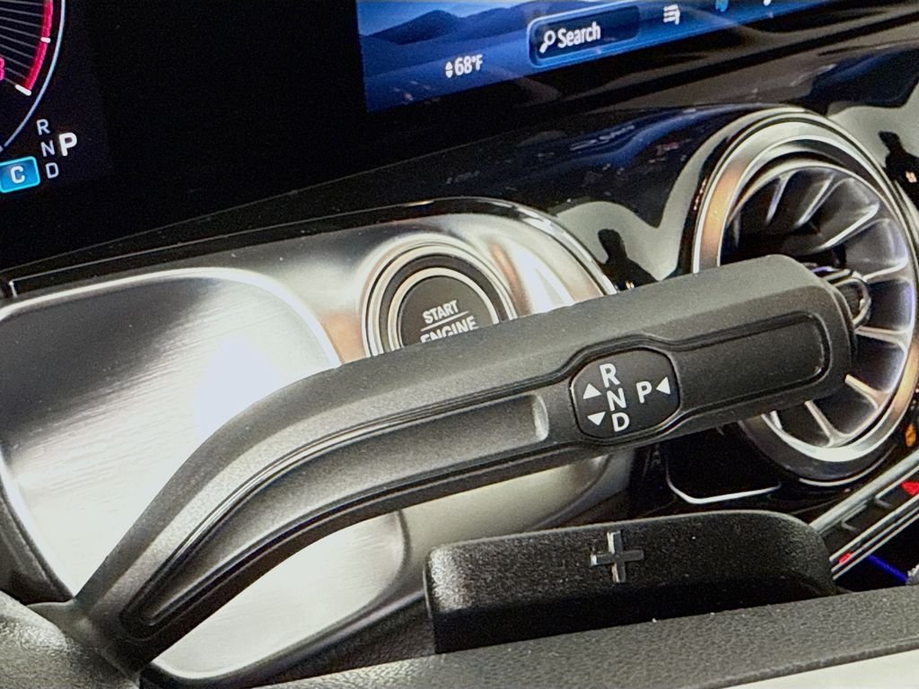 Used 2025 Black Mercedes-Benz GLB 250 image 17