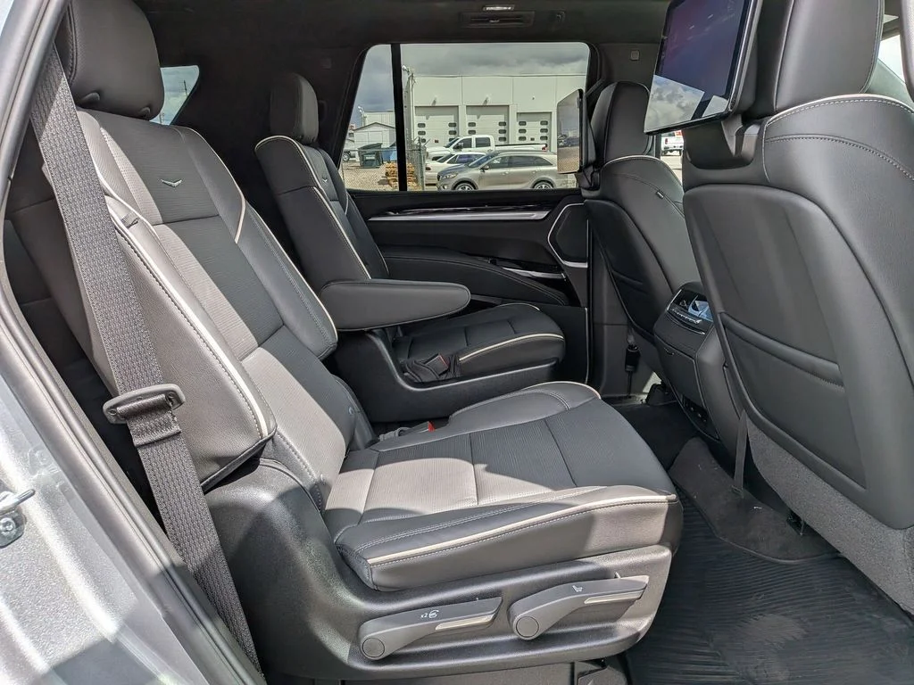 2026 Cadillac Escalade Sport - Photo 45