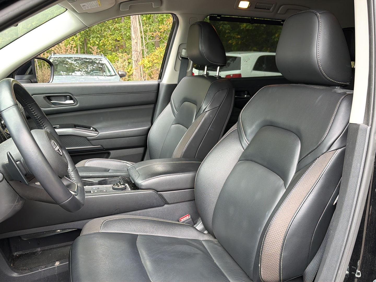 Used 2023 Super Black Nissan SL image 14