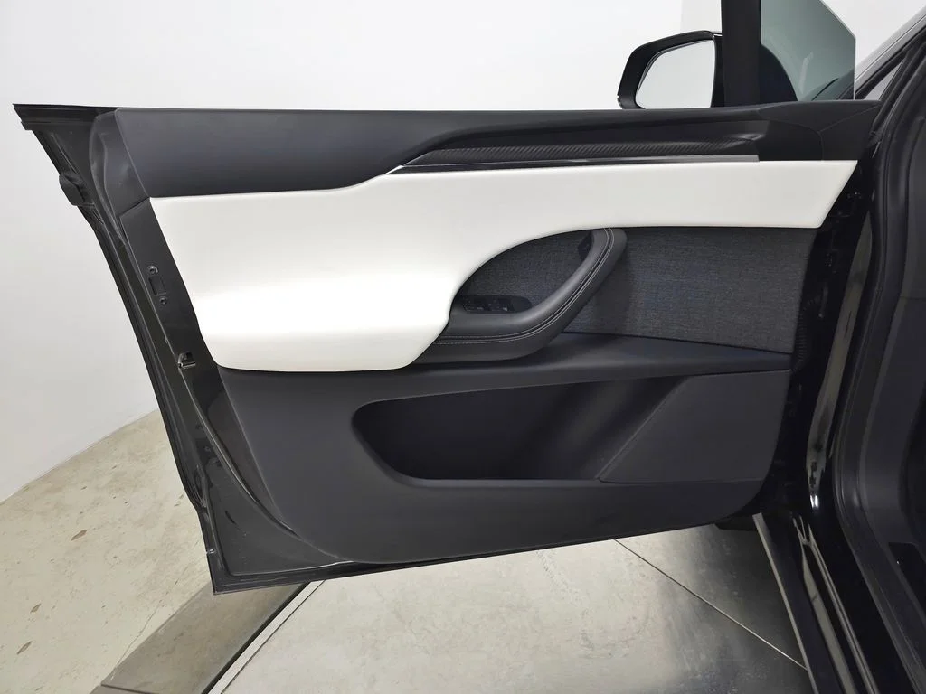 Used 2023  Tesla Plaid image 16