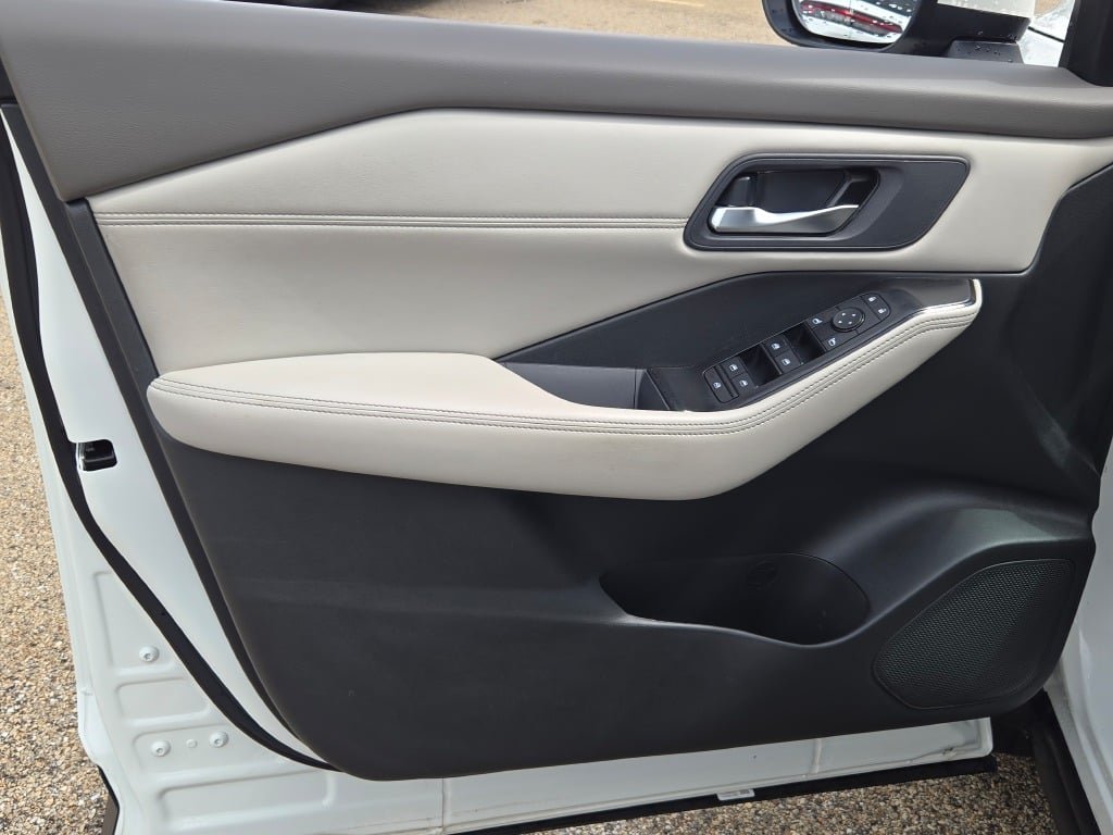 Used 2023 White Nissan SV image 26