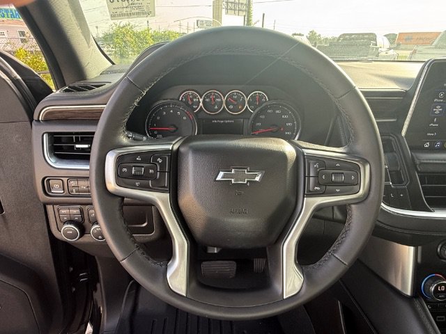Used 2021 Black Chevrolet Z71 image 20