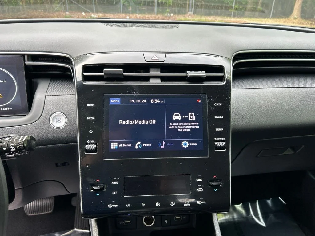Used 2024 White Hyundai SEL image 18
