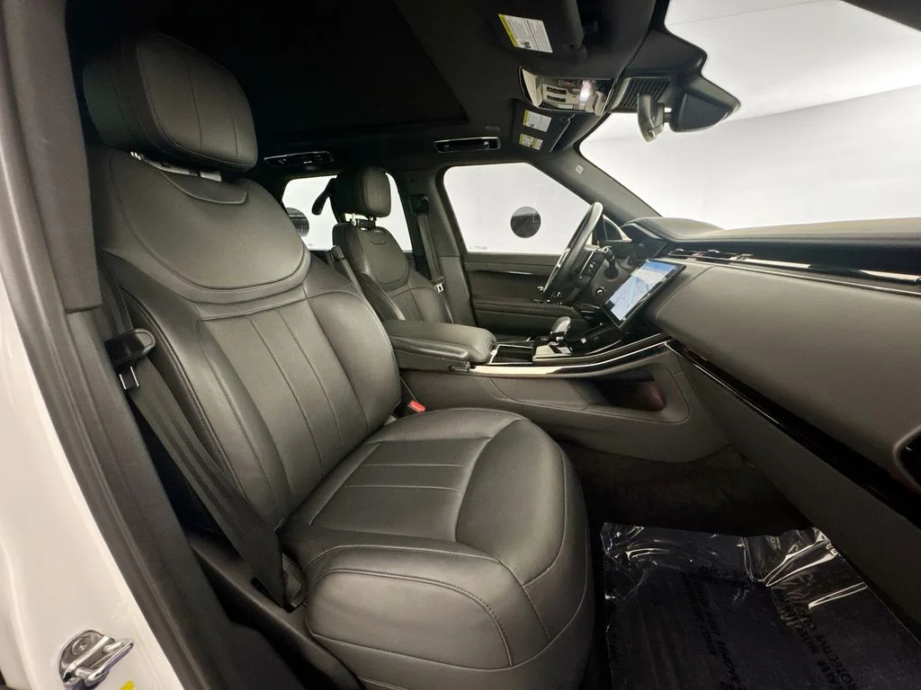 Used 2025 White Land Rover SE image 29