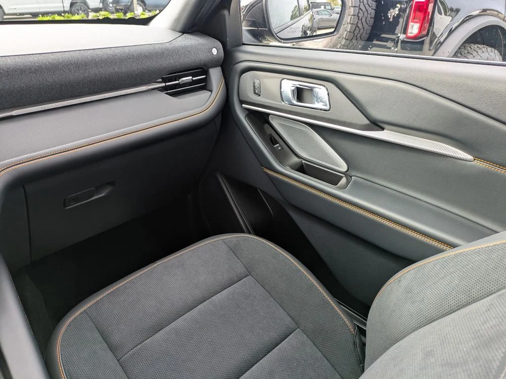 New 2026 Agate Black Metallic Ford Tremor image 18