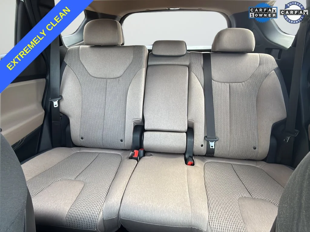 Used 2023 White Hyundai SE image 28