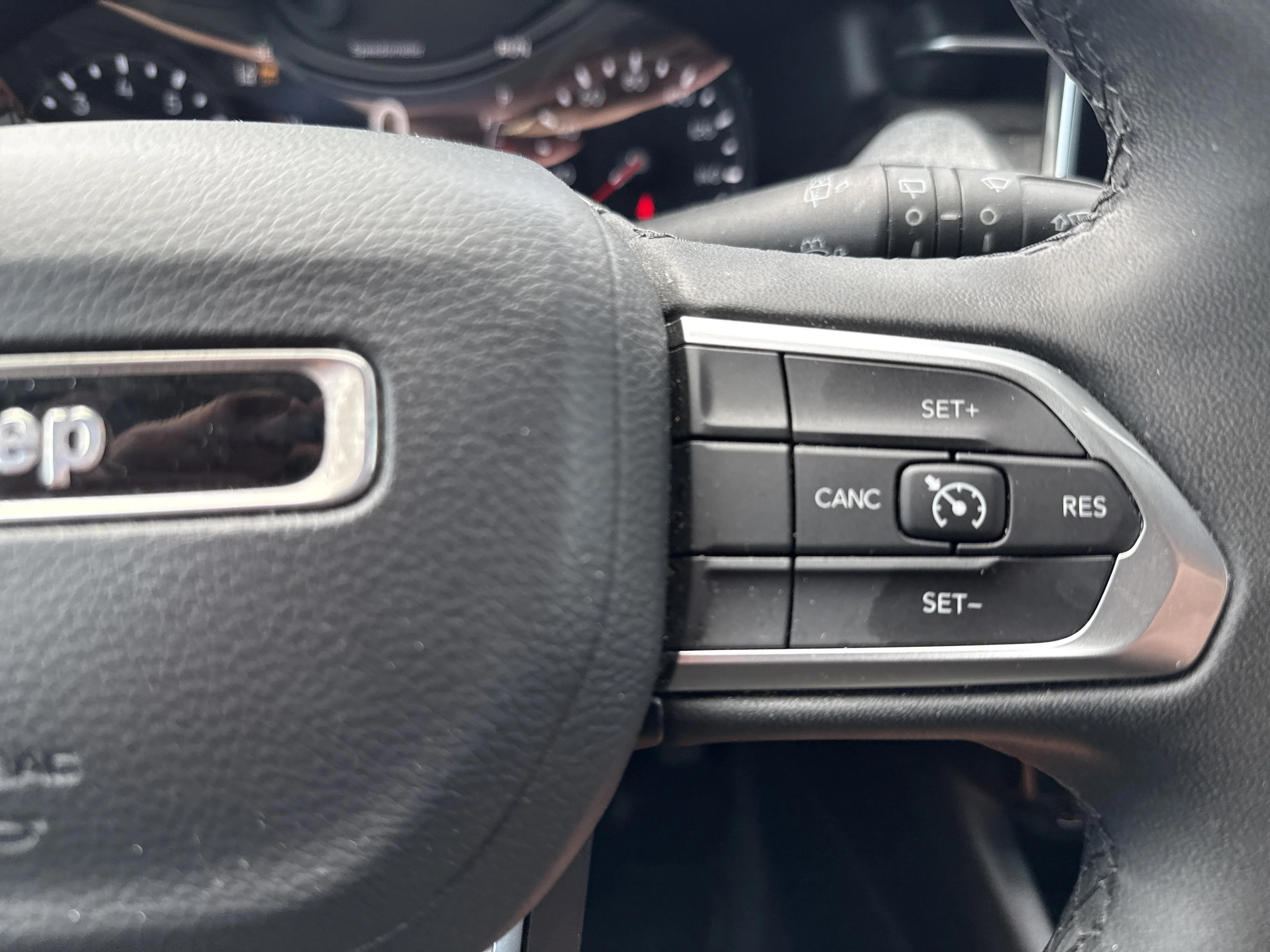 Used 2024 Silver Zynith Metallic Clearcoat Jeep Latitude image 19