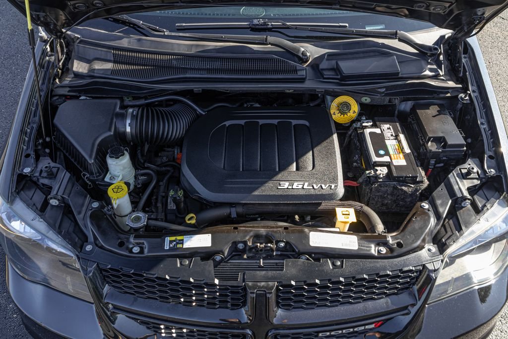 Used 2017 Black Dodge SXT image 35